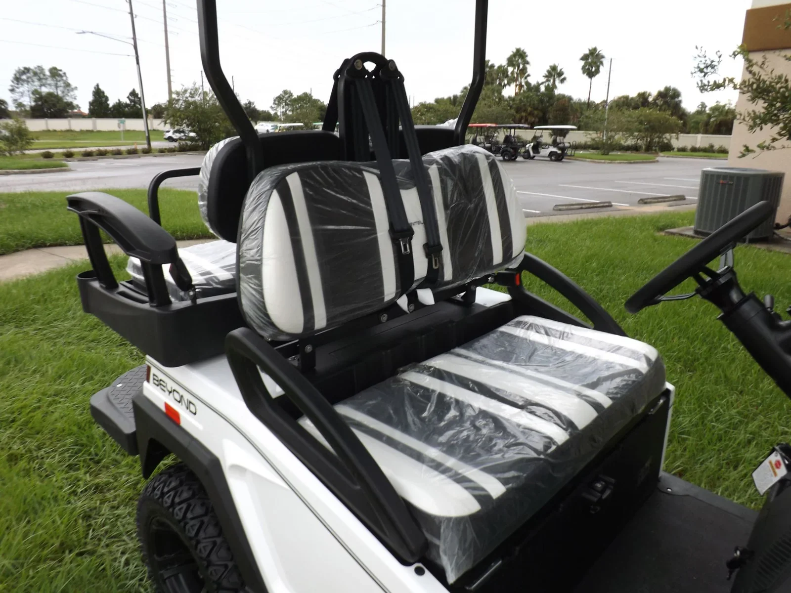 2022 Bintelli Beyond 4P Lifted Electric Golf Cart | 4-Passenger Street-Legal Lifted LSV with 5kW AC Motor & Touchscreen Display - Image 6