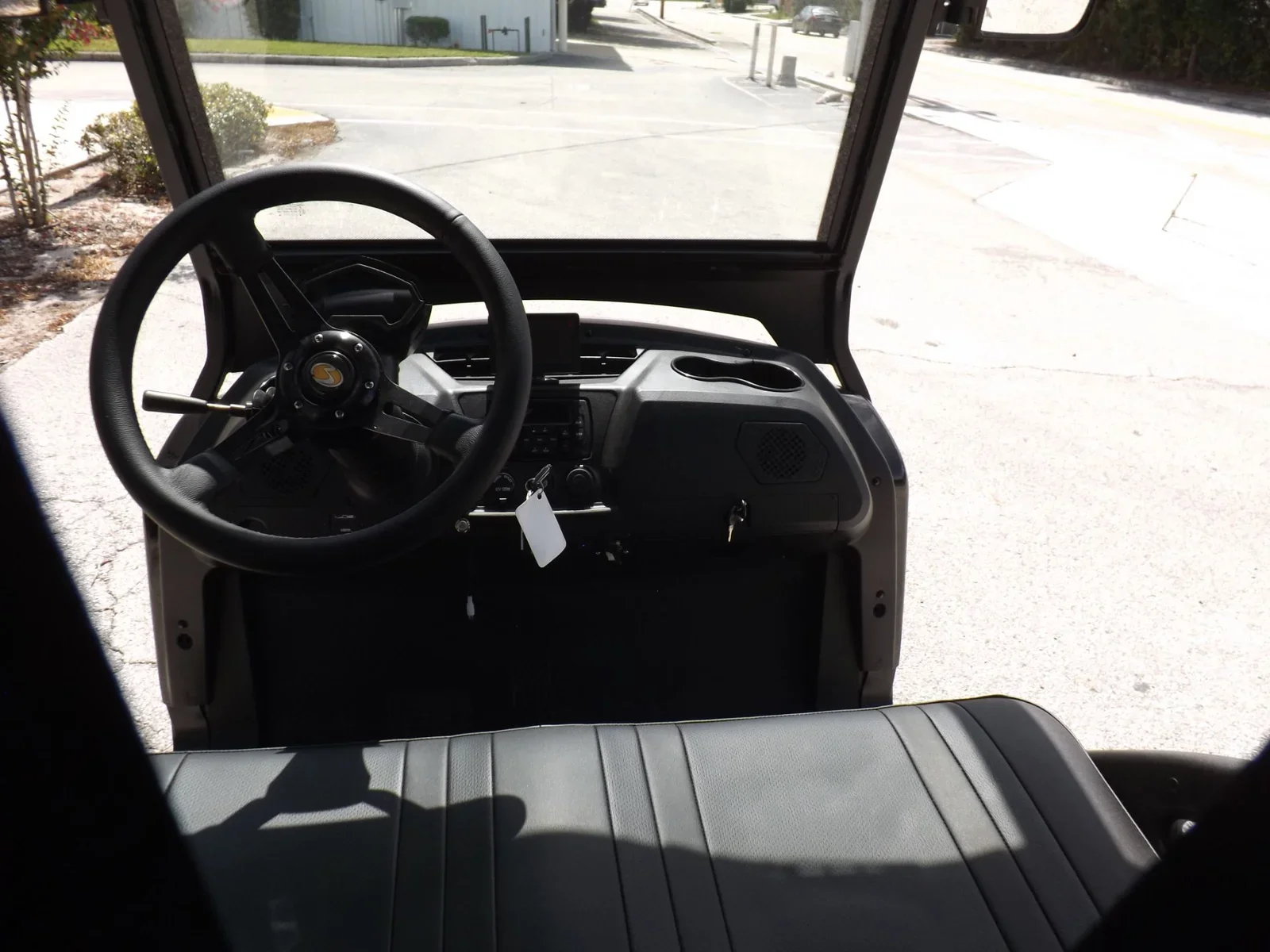 2022 Bintelli Beyond 6P Electric Golf Cart | 6-Passenger Street-Legal LSV with 5kW AC Motor, Touchscreen Infotainment & Aluminum Frame