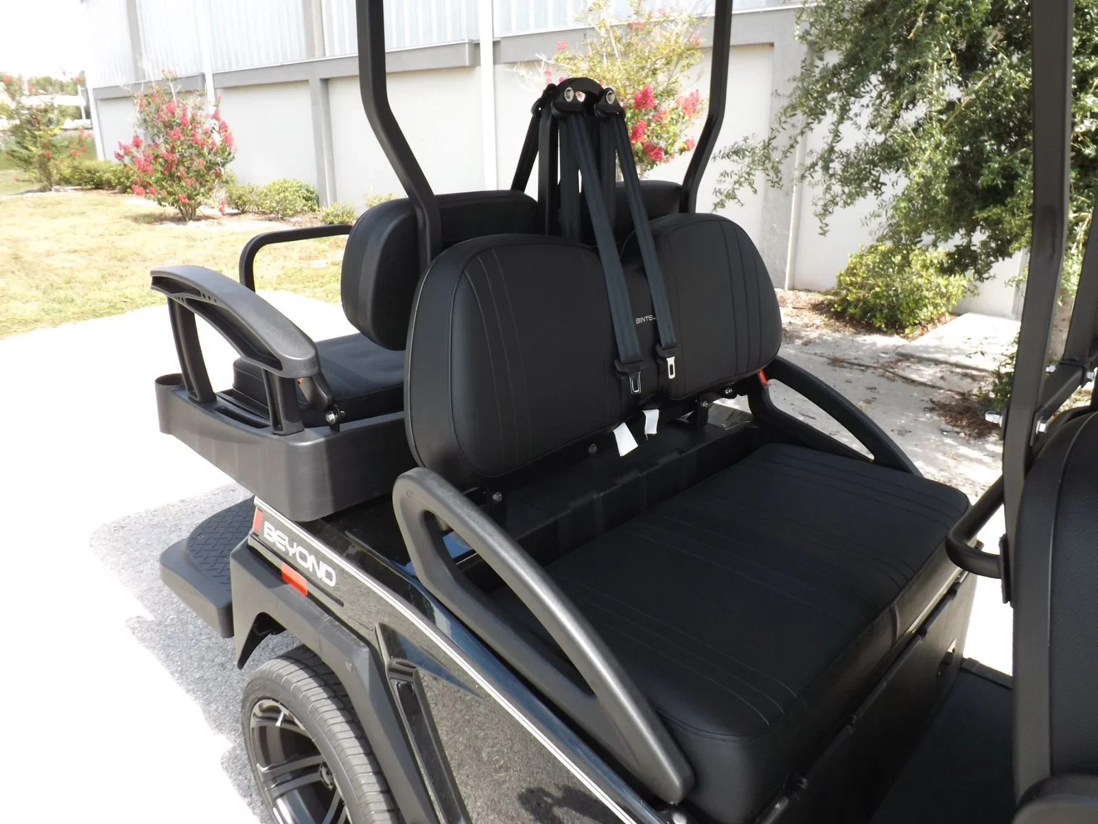 2022 Bintelli Beyond 6P Electric Golf Cart | 6-Passenger Street-Legal LSV with 5kW AC Motor, Touchscreen Infotainment & Aluminum Frame - Image 9