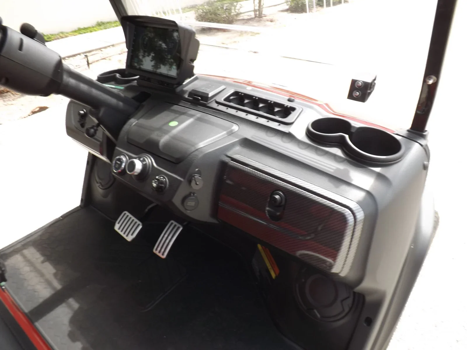 2025 Evolution Classic 4 Plus Electric Golf Cart | 4-Passenger Street-Legal LSV with Lithium Power & Premium Gloss Finish - Image 10