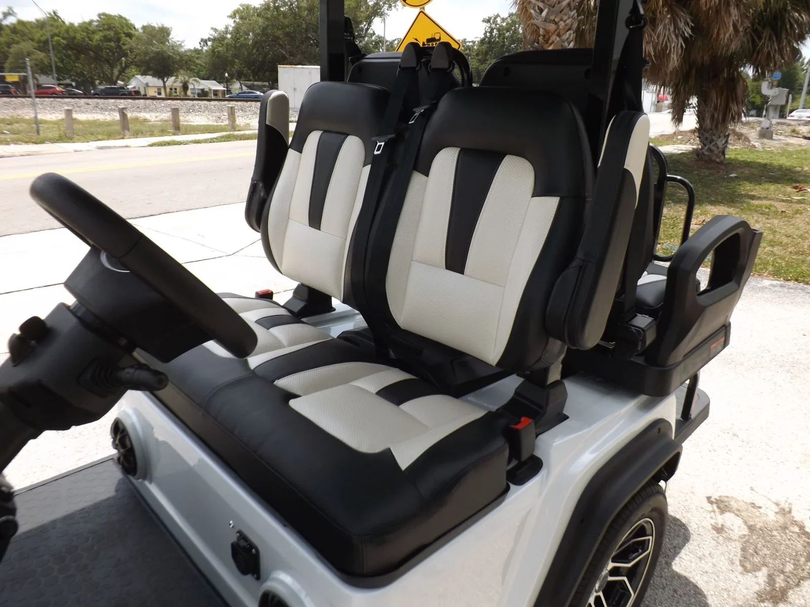 2025 Evolution D5 Ranger 2+2 Plus Electric Golf Cart | 4-Passenger Convertible LSV with Lithium Power, Rear Flip Seat & Touchscreen Display - Image 15