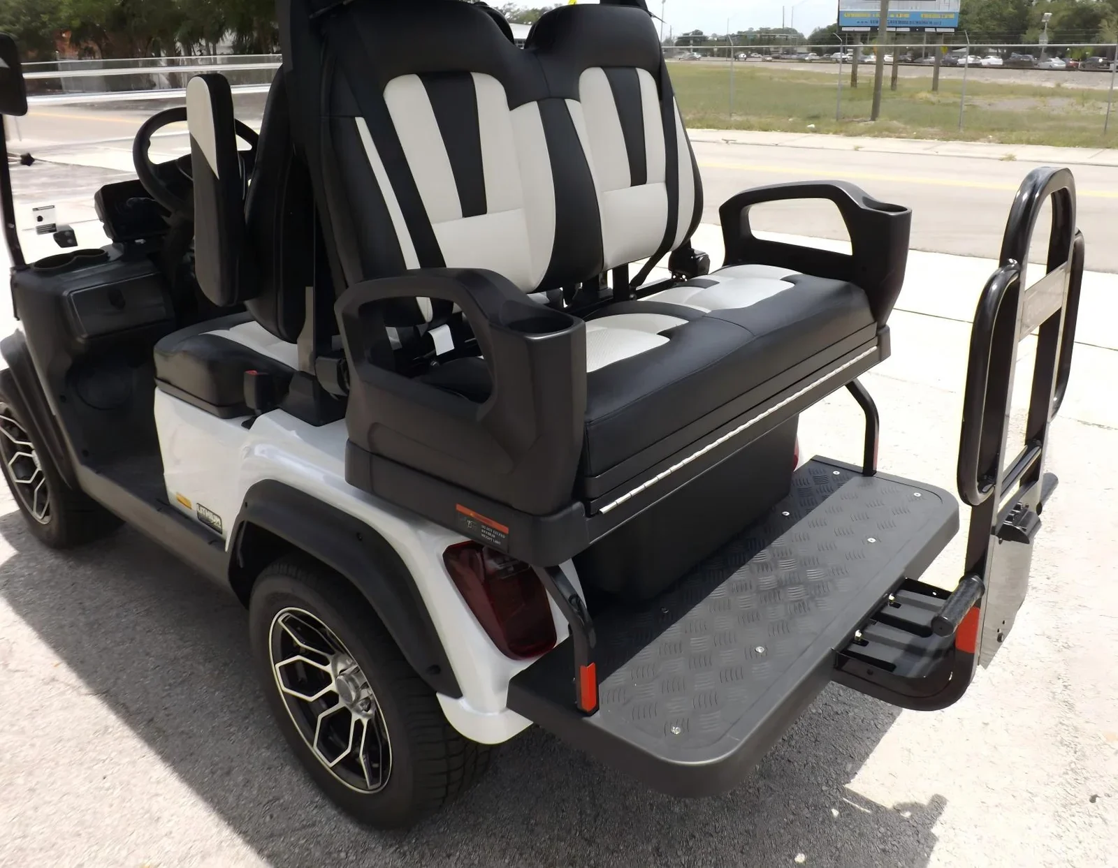 2025 Evolution D5 Ranger 2+2 Plus Electric Golf Cart | 4-Passenger Convertible LSV with Lithium Power, Rear Flip Seat & Touchscreen Display - Image 19