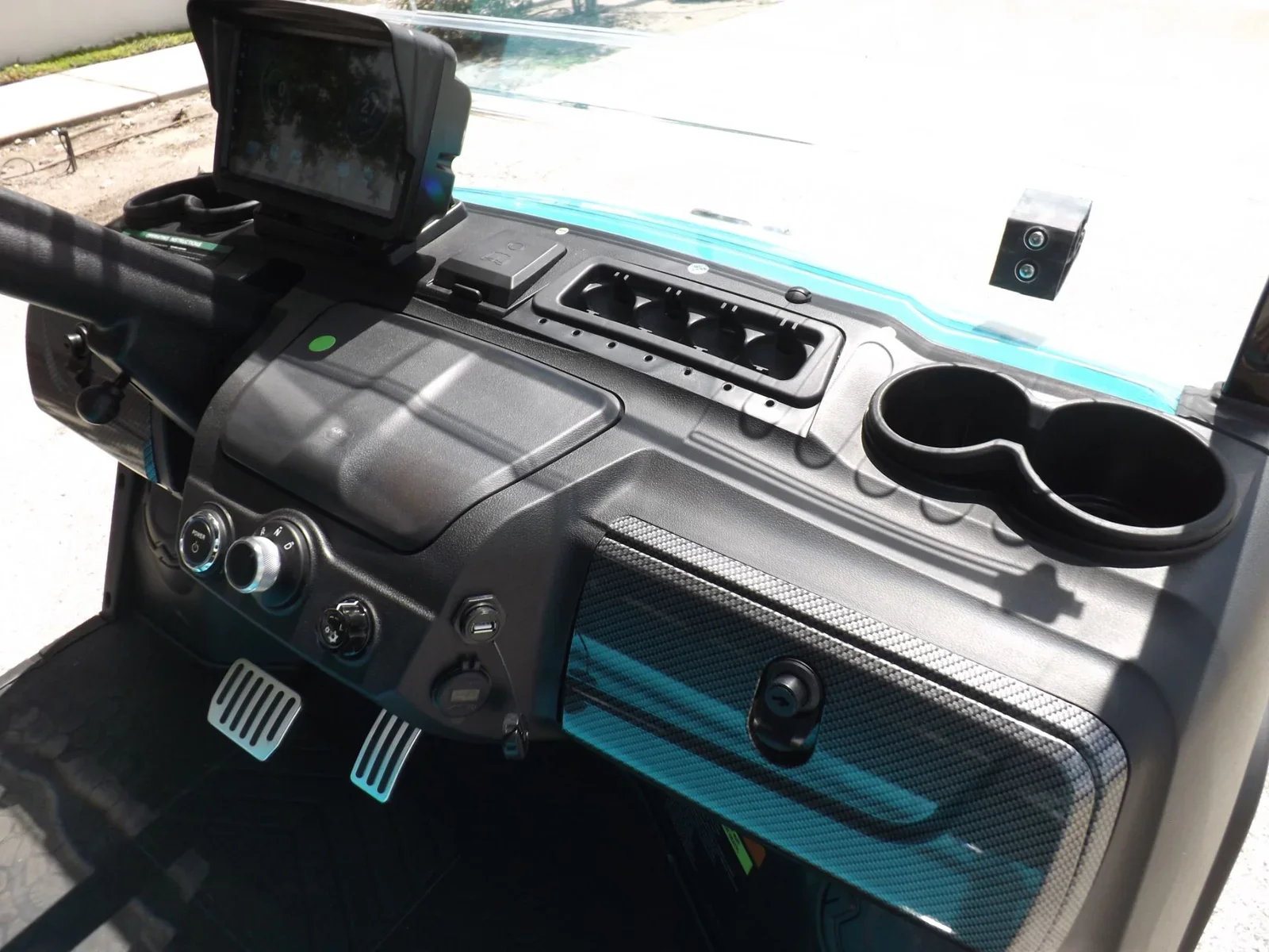 2025 Evolution D5 Ranger 4 Electric Golf Cart | 4-Passenger Street-Legal LSV with Lithium Power, Touchscreen & Extended Roof - Image 6