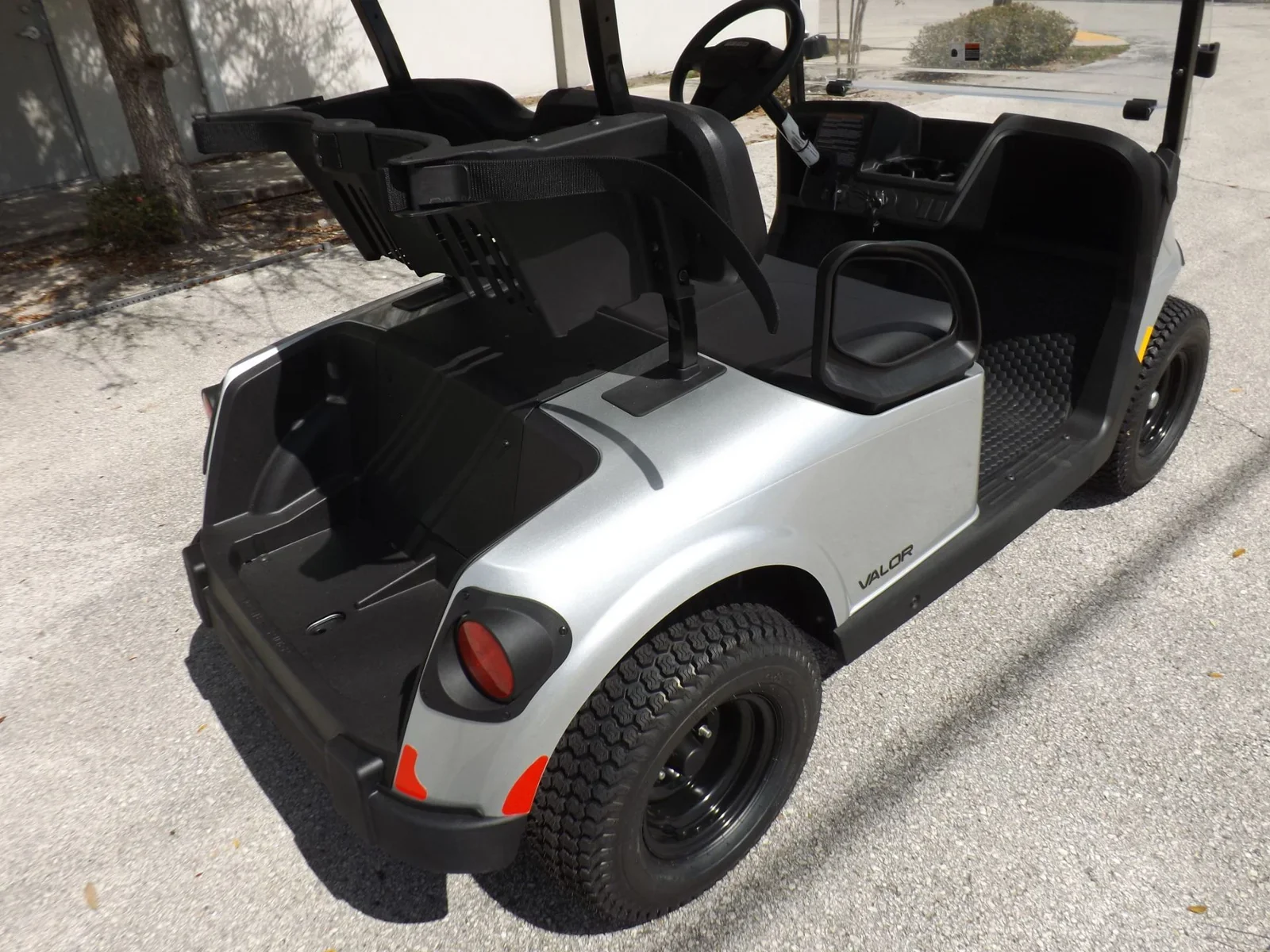 2026 E-Z-GO RXV 2 Valor S EX1 Sport Electric Golf Cart | 2-Passenger Platinum Neighborhood & Course LSV with Elite AC Power - Image 12