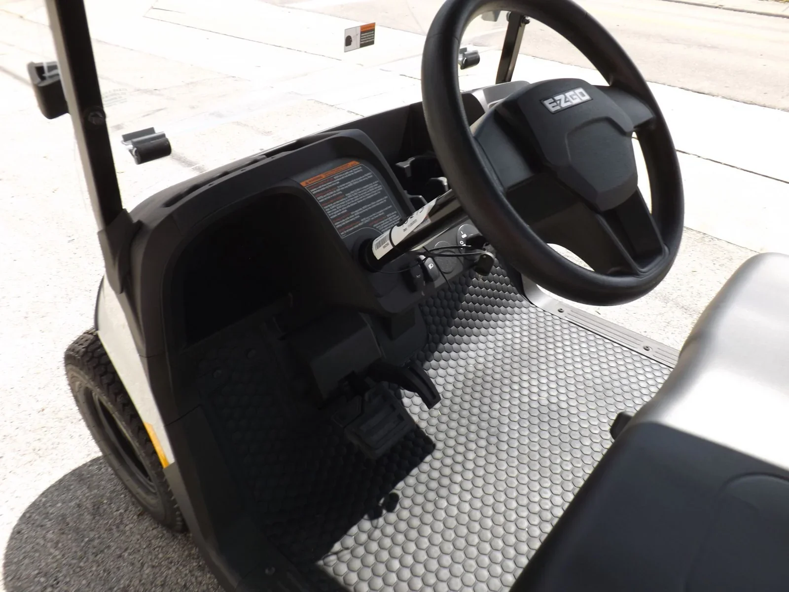 2026 E-Z-GO RXV 2 Valor S EX1 Sport Electric Golf Cart | 2-Passenger Platinum Neighborhood & Course LSV with Elite AC Power - Image 7
