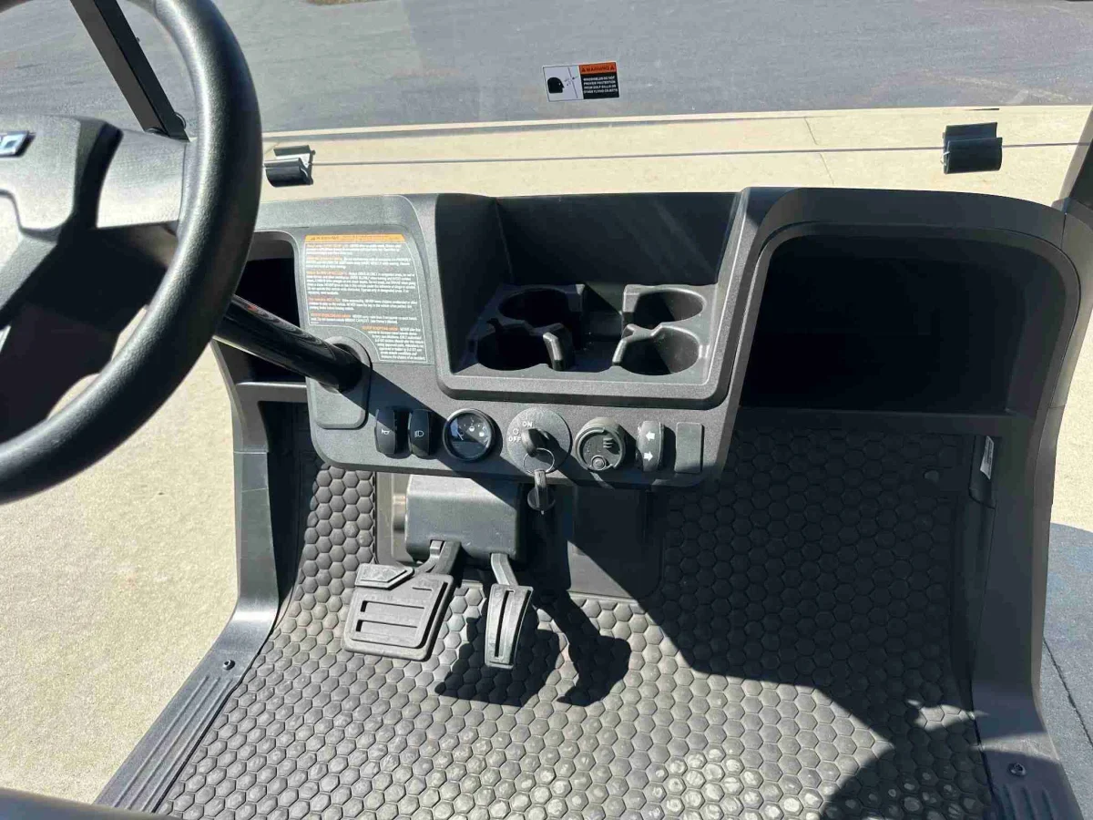 2027 E-Z-GO RXV Valor S+ Gas Golf Cart | 4-Passenger Fleet & Neighborhood Utility Vehicle with Elite Fuel Efficiency & Rear Flip Seat - Image 6