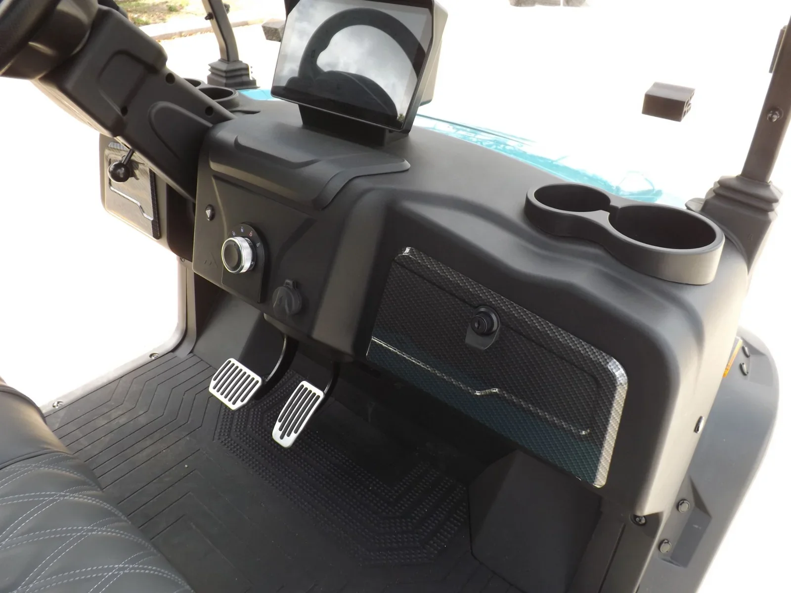 2026 Denago EV Nomad XL 4-Passenger Electric Golf Cart | Lifted Street-Legal LSV with Lithium Power, Touchscreen & Apple CarPlay - Image 6
